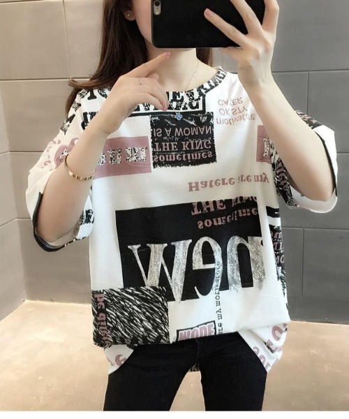 LETee(レティー)の「存在感抜群の総柄ボックスプリント♪1枚で映えるオーバーサイズロゴTシャツ(Tシャツ/カットソー・レディース・グレー/ピンク・FREE)」の6枚目の写真