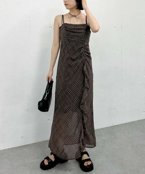 archives(アルシーヴ)の「バイアスチェックキャミワンピース(ワンピース・レディース・ブラウン/ベージュ・MEDIUM)」の2枚目の写真