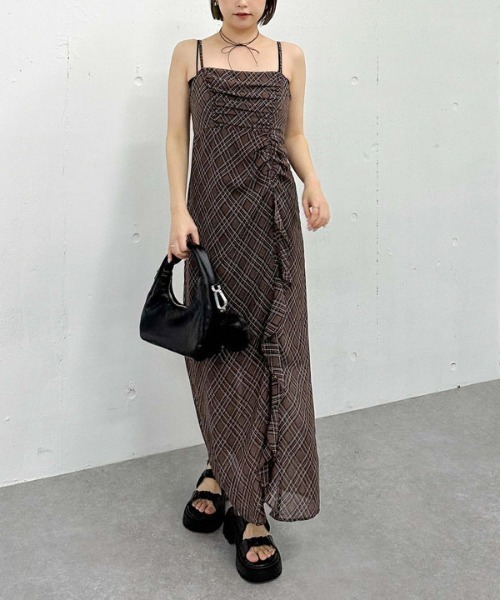 archives(アルシーヴ)の「バイアスチェックキャミワンピース(ワンピース・レディース・ブラウン/ベージュ・MEDIUM)」の3枚目の写真
