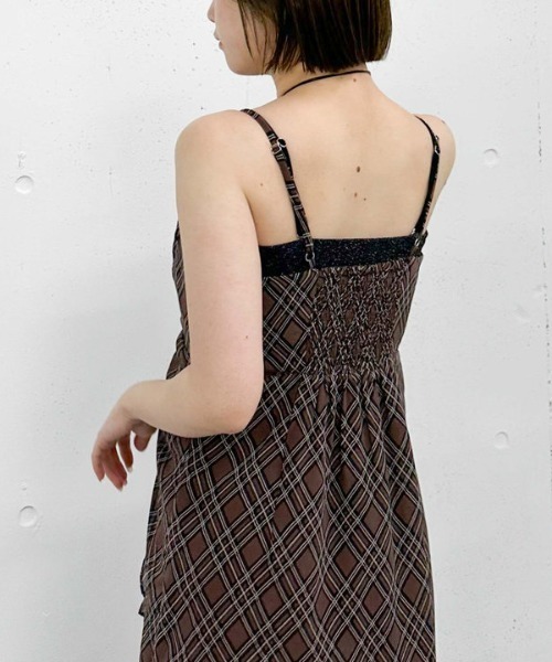 archives(アルシーヴ)の「バイアスチェックキャミワンピース(ワンピース・レディース・ブラウン/ベージュ・MEDIUM)」の11枚目の写真