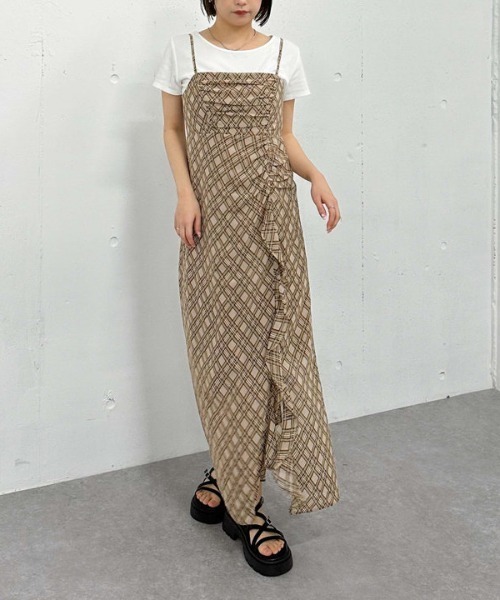 archives(アルシーヴ)の「バイアスチェックキャミワンピース(ワンピース・レディース・ブラウン/ベージュ・MEDIUM)」の13枚目の写真