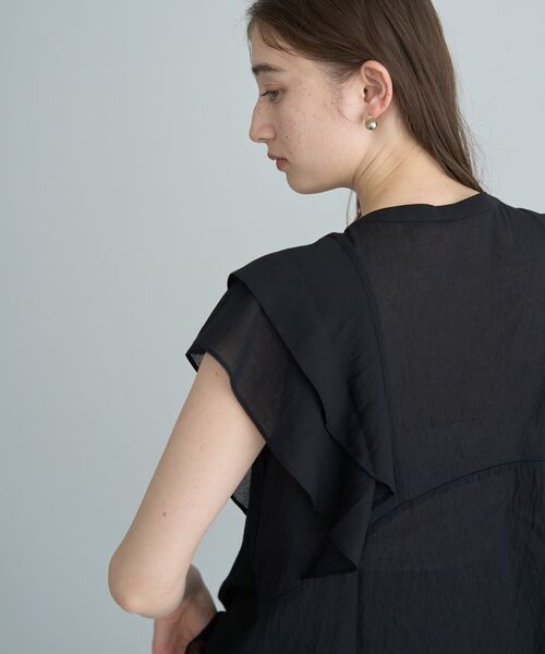 YECCA VECCA（イェッカヴェッカ）の「シアーラッフルブラウス（シャツ/ブラウス・レディース・イエロー/ブラック/オフホワイト・FREE）」の20枚目の写真