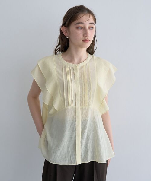 YECCA VECCA（イェッカヴェッカ）の「シアーラッフルブラウス（シャツ/ブラウス・レディース・イエロー/ブラック/オフホワイト・FREE）」の4枚目の写真
