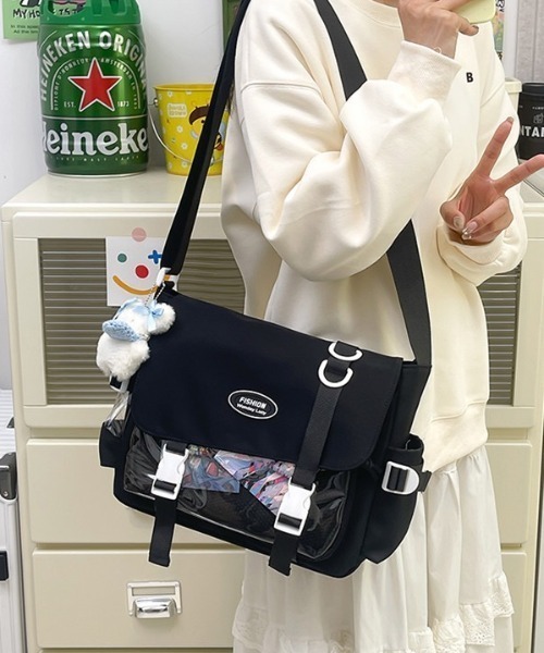 gossip!ロサンゼルス(ゴシップロサンゼルス)の「大容量 クロスボディバッグ 痛バッグ(ショルダーバッグ・レディース・ブラック/オフホワイト/ベージュ・FREE)」の8枚目の写真