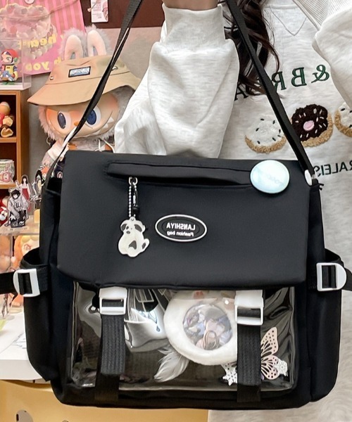 gossip!ロサンゼルス(ゴシップロサンゼルス)の「大容量 クロスボディバッグ 痛バッグ(ショルダーバッグ・レディース・ブラック/オフホワイト/ベージュ・FREE)」の22枚目の写真