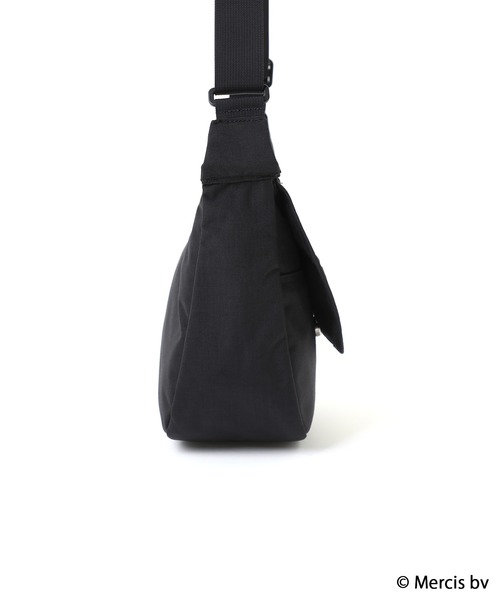 Manhattan Portage(マンハッタンポーテージ)の「DUET SHOULDER BAG 500D CORDURA MIFFY 70TH(ショルダーバッグ・レディース・ブラック・SMALL)」の15枚目の写真