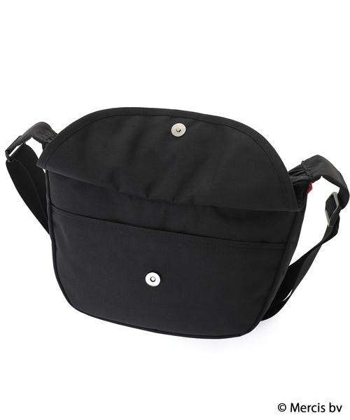 Manhattan Portage(マンハッタンポーテージ)の「DUET SHOULDER BAG 500D CORDURA MIFFY 70TH(ショルダーバッグ・レディース・ブラック・SMALL)」の10枚目の写真