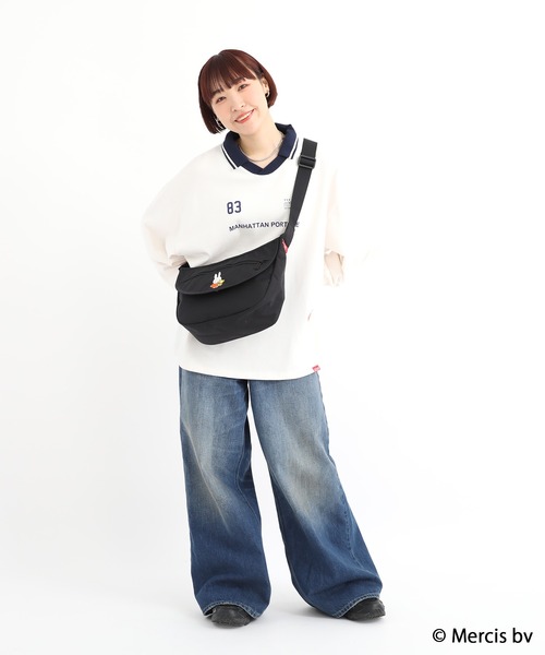 Manhattan Portage(マンハッタンポーテージ)の「DUET SHOULDER BAG 500D CORDURA MIFFY 70TH(ショルダーバッグ・レディース・ブラック・SMALL)」の4枚目の写真