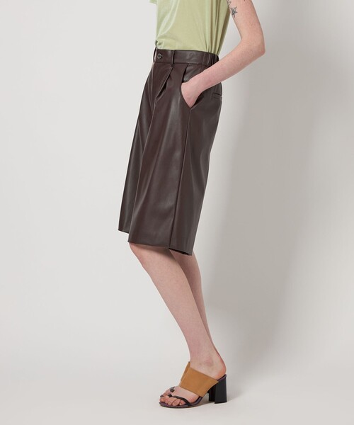 AEWEN MATOPH（イウエン マトフ）の「＜AEWEN MATOPH＞レザーライク ハーフパンツ（その他パンツ・レディース・ダークブラウン/ブラック・36/38）」の3枚目の写真