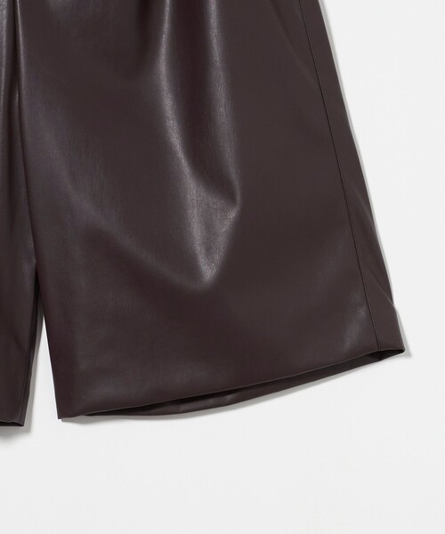 AEWEN MATOPH（イウエン マトフ）の「＜AEWEN MATOPH＞レザーライク ハーフパンツ（その他パンツ・レディース・ダークブラウン/ブラック・36/38）」の16枚目の写真