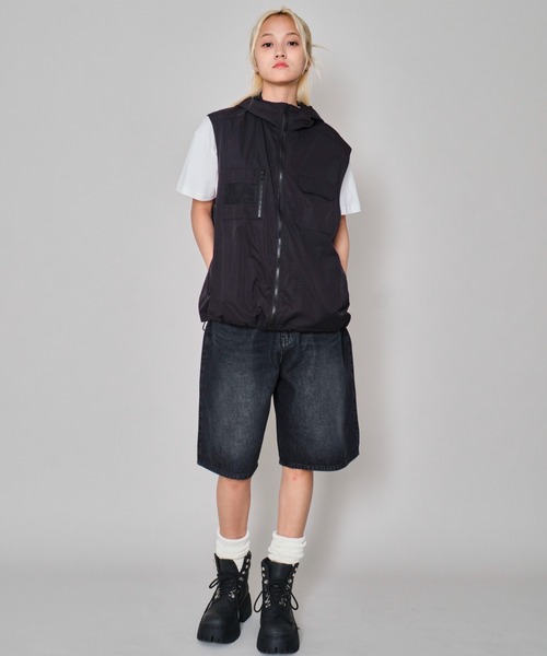 WEGO(ウィゴー)の「WEGO/フードナイロンベスト(ベスト・メンズ・ブラック・MEDIUM/LARGE)」の3枚目の写真