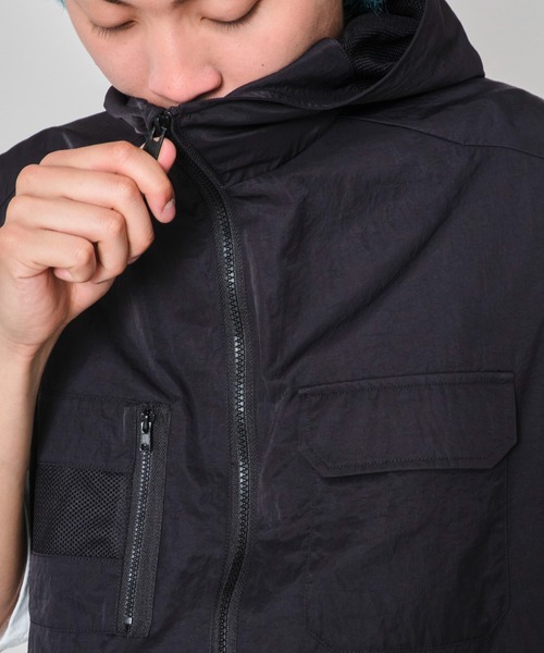 WEGO(ウィゴー)の「WEGO/フードナイロンベスト(ベスト・メンズ・ブラック・MEDIUM/LARGE)」の5枚目の写真