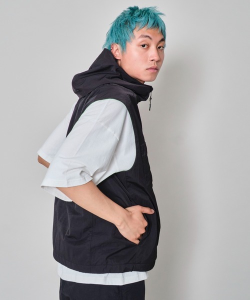 WEGO(ウィゴー)の「WEGO/フードナイロンベスト(ベスト・メンズ・ブラック・MEDIUM/LARGE)」の13枚目の写真