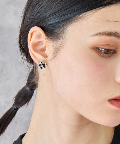 ANAP(アナップ)の「ラインリボン ローズ ピアス(ピアス(両耳用)・レディース・シルバー・FREE)」の8枚目の写真