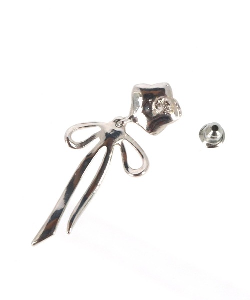 ANAP(アナップ)の「ラインリボン ローズ ピアス(ピアス(両耳用)・レディース・シルバー・FREE)」の5枚目の写真