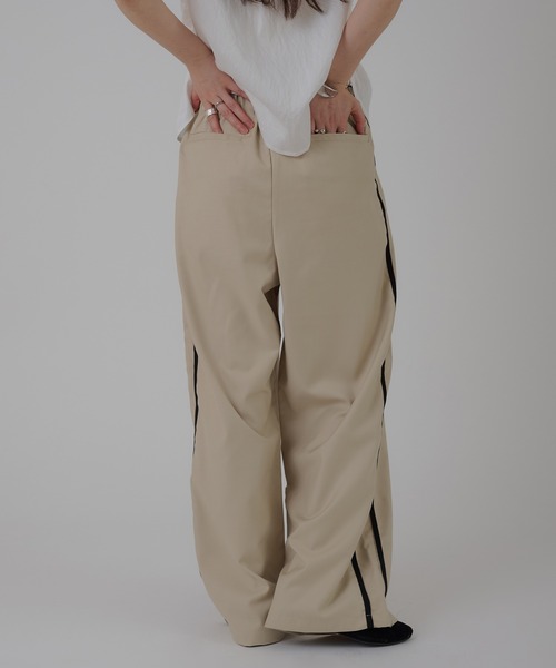 MUHET(ミュエータ)の「double line easy pants / ラインイージーパンツ(スラックス・レディース・チャコールグレー/ベージュ・MEDIUM/LARGE/SMALL)」の8枚目の写真