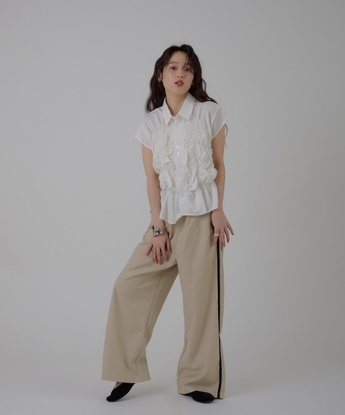 MUHET(ミュエータ)の「double line easy pants / ラインイージーパンツ(スラックス・レディース・チャコールグレー/ベージュ・MEDIUM/LARGE/SMALL)」の9枚目の写真
