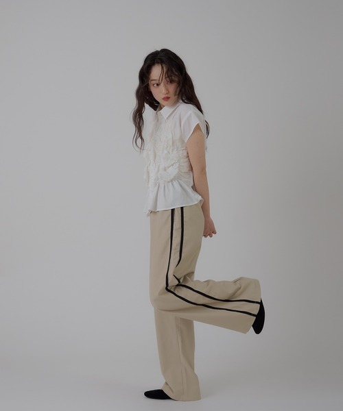 MUHET(ミュエータ)の「double line easy pants / ラインイージーパンツ(スラックス・レディース・チャコールグレー/ベージュ・MEDIUM/LARGE/SMALL)」の10枚目の写真