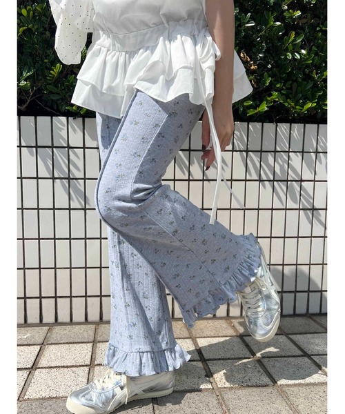 2025新作》リトルフラワーフリルフレアパンツ（その他パンツ