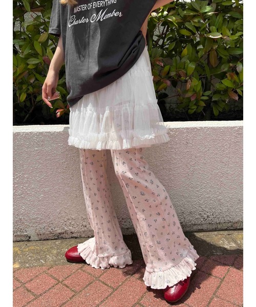 WC(ダブル シー)の「《2025新作》リトルフラワーフリルフレアパンツ(その他パンツ・レディース・ピンク/グレー/アイボリー・FREE)」の3枚目の写真