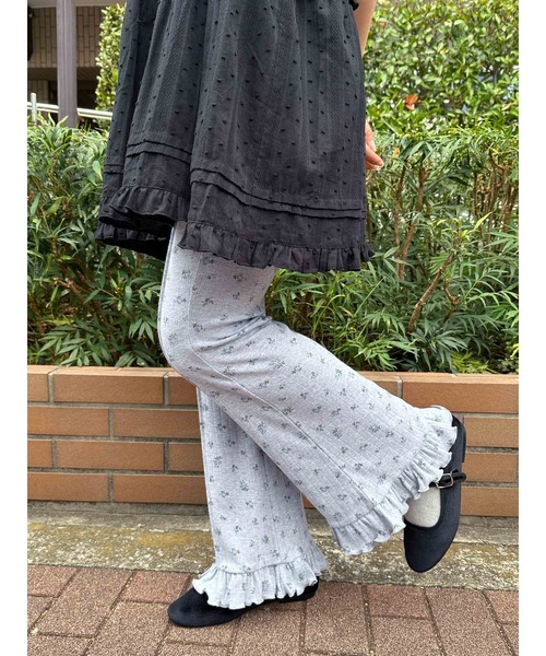 WC(ダブル シー)の「《2025新作》リトルフラワーフリルフレアパンツ(その他パンツ・レディース・ピンク/グレー/アイボリー・FREE)」の21枚目の写真