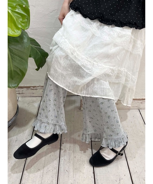 WC(ダブル シー)の「《2025新作》リトルフラワーフリルフレアパンツ(その他パンツ・レディース・ピンク/グレー/アイボリー・FREE)」の9枚目の写真