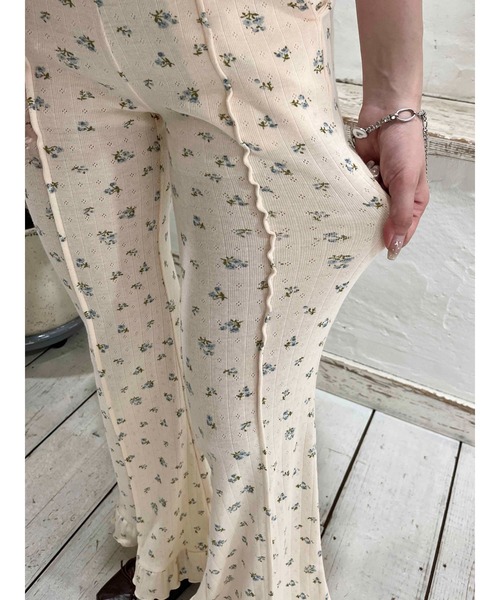 WC(ダブル シー)の「《2025新作》リトルフラワーフリルフレアパンツ(その他パンツ・レディース・ピンク/グレー/アイボリー・FREE)」の6枚目の写真