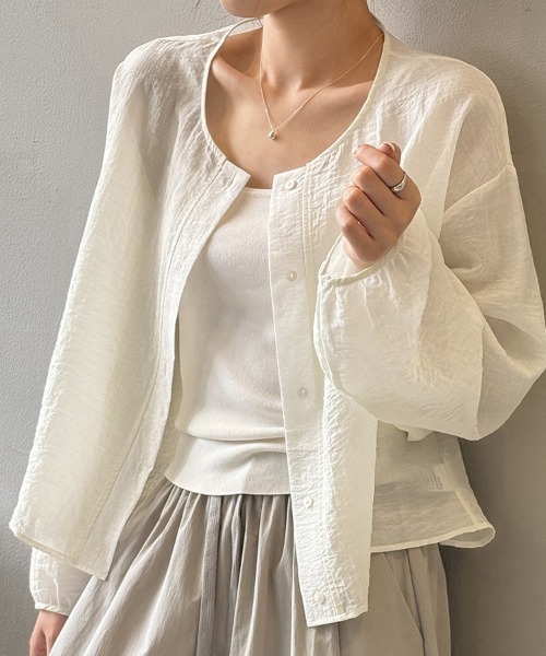 ReRe(リリ)の「ノーカラー長袖ブラウス(シャツ/ブラウス・レディース・ライトブルー/オフホワイト/セージグリーン/ライトイエロー・MEDIUM)」の6枚目の写真