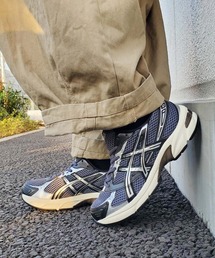 ASICS｜アシックスのスニーカー（グレー/灰色系・ライン柄）通販
