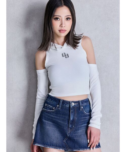 GYDA(ジェイダ)の「GGフードショルダーオープンデザインショートトップス(Tシャツ/カットソー・レディース・オフホワイト/グレー/ブラック・FREE)」の4枚目の写真