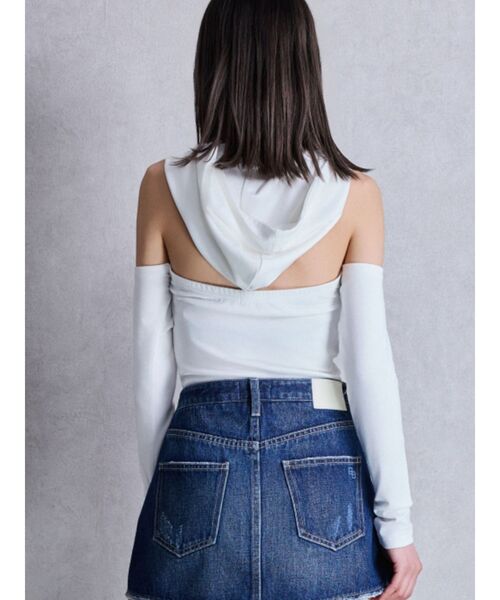 GYDA(ジェイダ)の「GGフードショルダーオープンデザインショートトップス(Tシャツ/カットソー・レディース・オフホワイト/グレー/ブラック・FREE)」の5枚目の写真