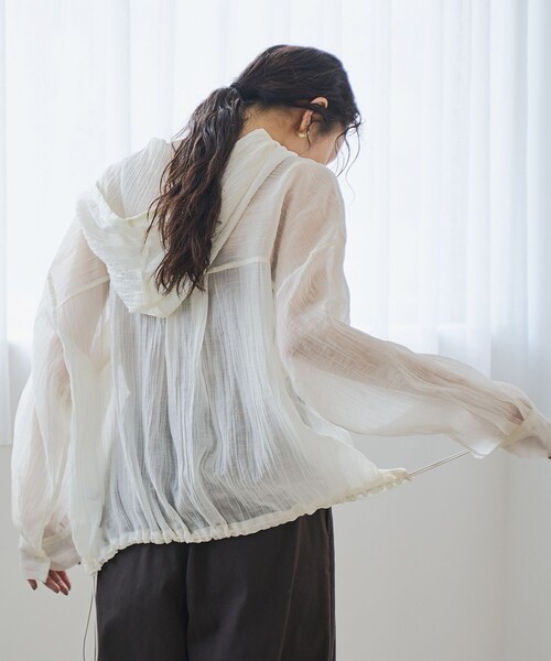 coen(コーエン)の「シアーワッシャーフーディシャツ(シャツ/ブラウス・レディース・オフホワイト/ブラック/ベージュ・L/M)」の6枚目の写真