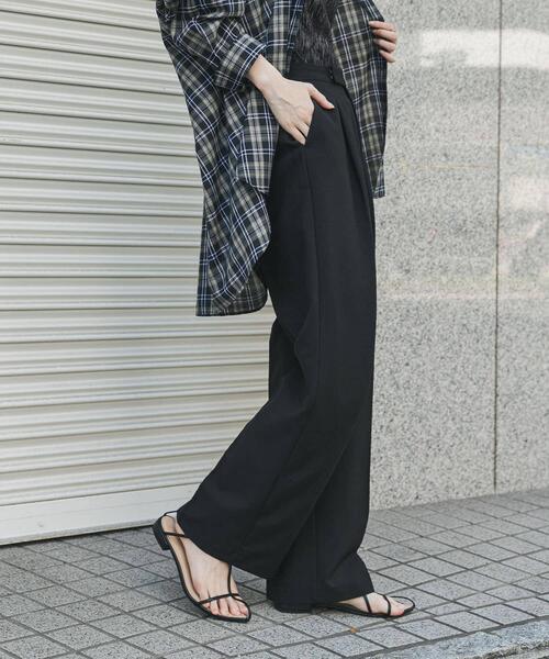 SENSE OF PLACE by URBAN RESEARCH(センスオブプレイスバイアーバンリサーチ)の「センタープレスストレートパンツ(その他パンツ・レディース・ブラック/グレー/ブラウン系その他・TALL/LARGE/SMALL/MEDIUM/X-SMALL)」の16枚目の写真