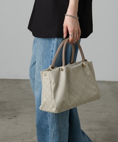 russet（ラシット）の「ナイロン三層2WAYミニトートバッグ（トートバッグ・レディース・ブラウン系その他/キナリ/ライトグレー/ブラック/ブラック×ブルー・FREE）」の2枚目の写真