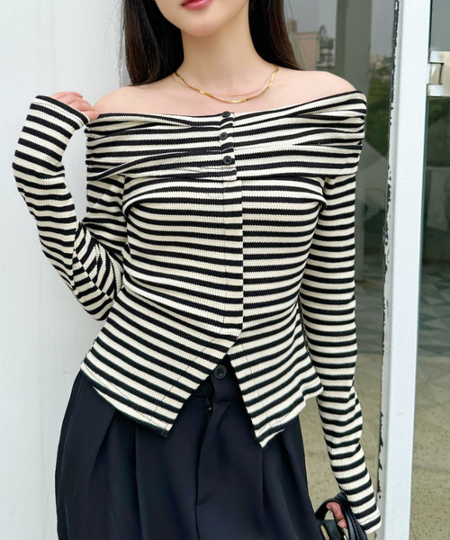 Ada.(エイダ)の「オフショル 長袖 ボタンデザイン トップス(Tシャツ/カットソー・レディース・ベージュ系その他/ホワイト/ブラック×ホワイト/ブラック・FREE)」の2枚目の写真