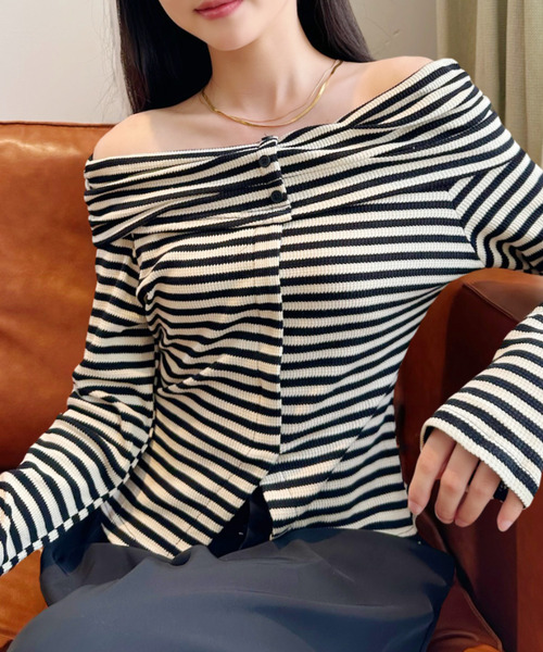 Ada.(エイダ)の「オフショル 長袖 ボタンデザイン トップス(Tシャツ/カットソー・レディース・ベージュ系その他/ホワイト/ブラック×ホワイト/ブラック・FREE)」の5枚目の写真