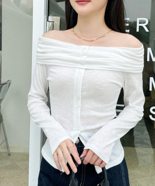 Ada.(エイダ)の「オフショル 長袖 ボタンデザイン トップス(Tシャツ/カットソー・レディース・ベージュ系その他/ホワイト/ブラック×ホワイト/ブラック・FREE)」の9枚目の写真