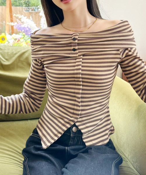 Ada.(エイダ)の「オフショル 長袖 ボタンデザイン トップス(Tシャツ/カットソー・レディース・ベージュ系その他/ホワイト/ブラック×ホワイト/ブラック・FREE)」の11枚目の写真