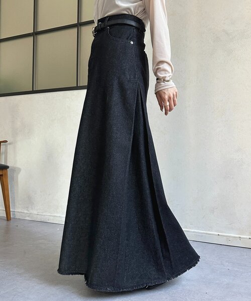 Thevon（ゼボン）の「サイドタックデニムスカート（スカート・レディース・ネイビー/ブラック・M）」の2枚目の写真