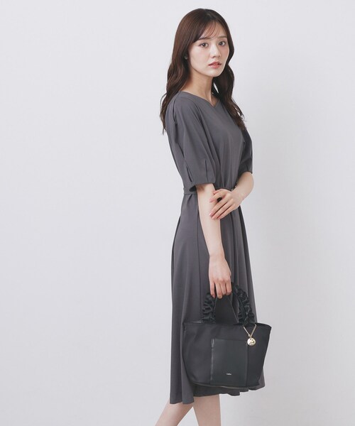 index（インデックス）の「ハートネックパフワンピース【洗濯機洗い可/UVケア/接触冷感】（ワンピース・レディース・ブラック/ブルー/ネイビー系5/チャコールグレー・42/40/38/36）」の21枚目の写真