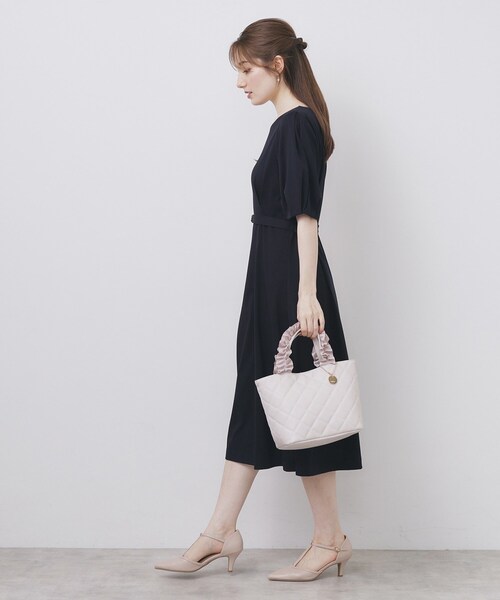 index（インデックス）の「ハートネックパフワンピース【洗濯機洗い可/UVケア/接触冷感】（ワンピース・レディース・ブラック/ブルー/ネイビー系5/チャコールグレー・42/40/38/36）」の9枚目の写真