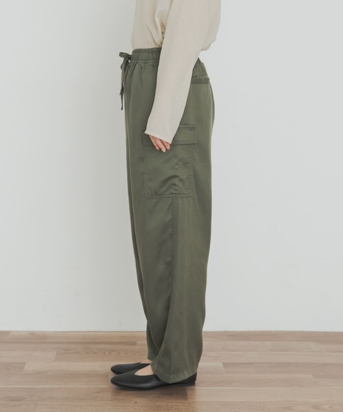 URBAN RESEARCH DOORS(アーバンリサーチドアーズ)の「イージーカーゴパンツ(その他パンツ・レディース・カーキ/ブラック・MEDIUM/SMALL)」の15枚目の写真