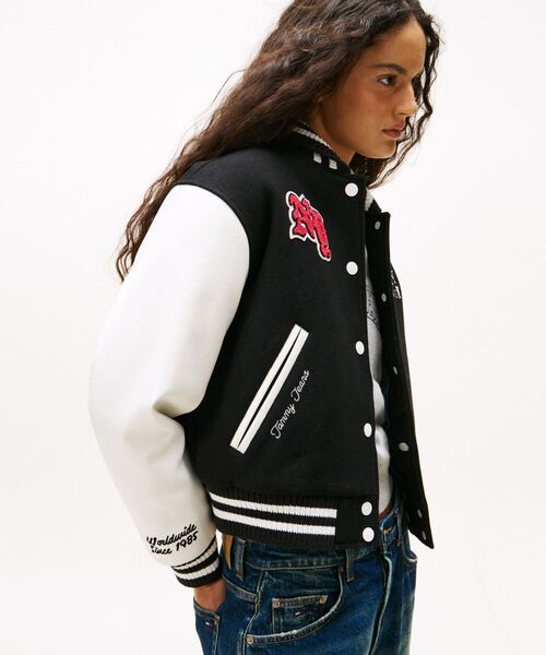 tommy jeans（トミー ジーンズ）の「ウールバーシティジャケット（ブルゾン・レディース・ブラック・X-SMALL/SMALL/MEDIUM）」の2枚目の写真