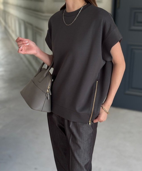 Emma Taylor(エマテイラー)の「機能素材サイドZIPクルーネックプルオーバー(Tシャツ/カットソー・レディース・ホワイト/スミクロ・FREE)」の5枚目の写真