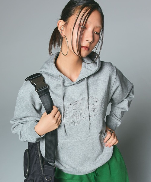 X-girl（エックスガール）の「RHINESTONE CURSIVE LOGO SWEAT HOODIE（パーカー・レディース・アッシュ/ブラック/パープル・S/M/L）」の7枚目の写真