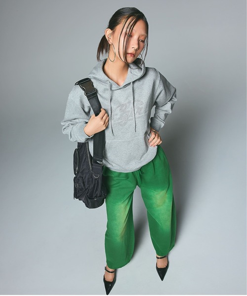 X-girl（エックスガール）の「RHINESTONE CURSIVE LOGO SWEAT HOODIE（パーカー・レディース・アッシュ/ブラック/パープル・S/M/L）」の8枚目の写真