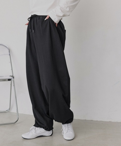 ad thie（アドティエ）の「スウェット イージー ワイドパンツ（スウェットパンツ・レディース・ブラック/杢グレー/オートミール/ブラウン/チャコール・LARGE/MEDIUM）」の18枚目の写真