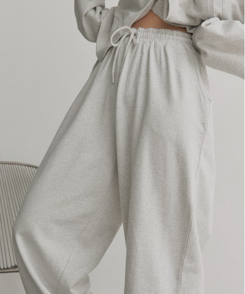 ad thie（アドティエ）の「スウェット イージー ワイドパンツ（スウェットパンツ・レディース・ブラック/杢グレー/オートミール/ブラウン/チャコール・LARGE/MEDIUM）」の19枚目の写真