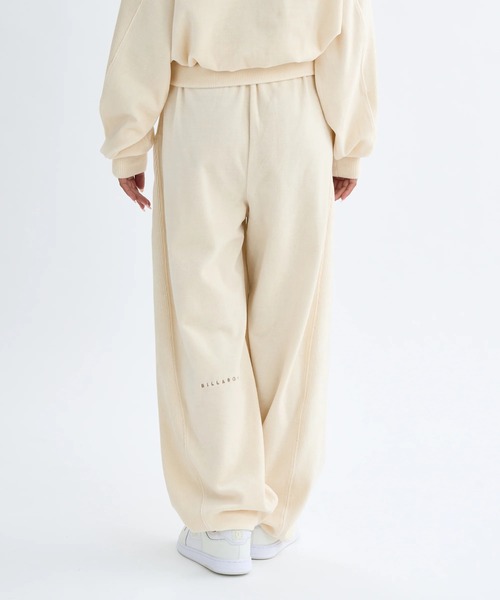 BILLABONG(ビラボン)の「BILLABONG レディース KNIT VELOURS × RIB ロングパンツ 【2025年秋冬モデル】/ビラボンセットアップ対応ウエストゴムボリュームシルエットベロアパンツ(その他パンツ・レディース・アイボリー/ブラック・MEDIUM/LARGE)」の3枚目の写真