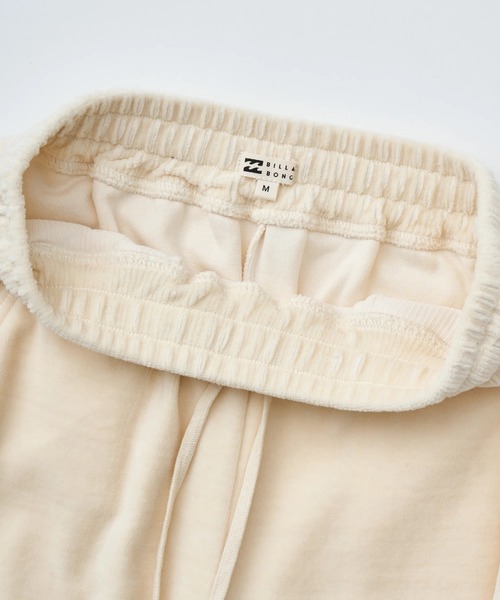 BILLABONG(ビラボン)の「BILLABONG レディース KNIT VELOURS × RIB ロングパンツ 【2025年秋冬モデル】/ビラボンセットアップ対応ウエストゴムボリュームシルエットベロアパンツ(その他パンツ・レディース・アイボリー/ブラック・MEDIUM/LARGE)」の7枚目の写真